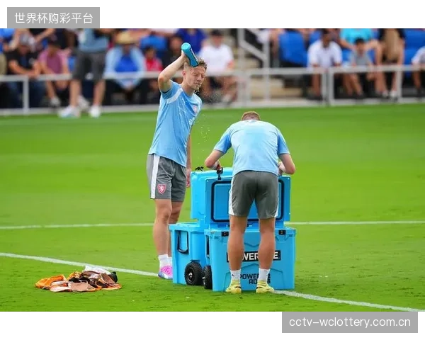 阿尔法罗需要信任替补球员，因为主力阵容很难在连续的跨时区比赛中保持百分百状态。